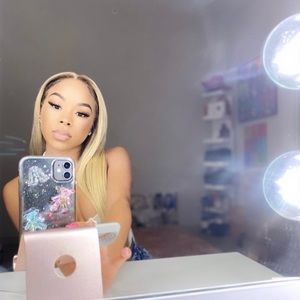 Meet your Posher, Larnaé